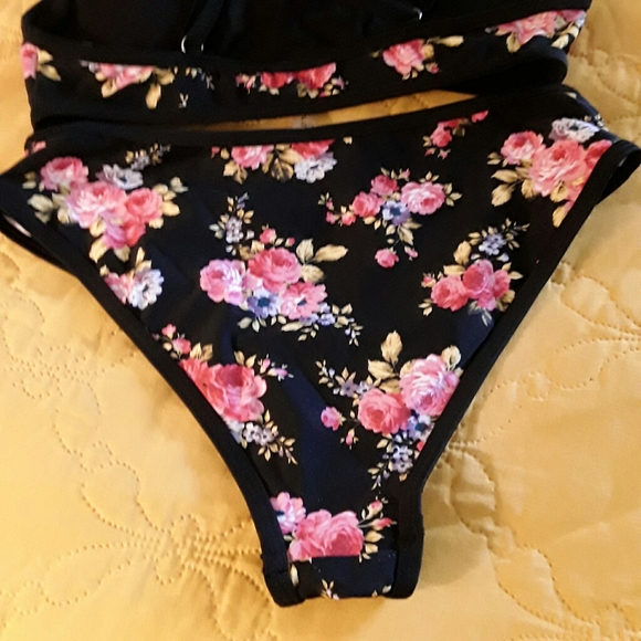 Cupshe Floral Swimsuit - Size Small - Picture 6 of 12